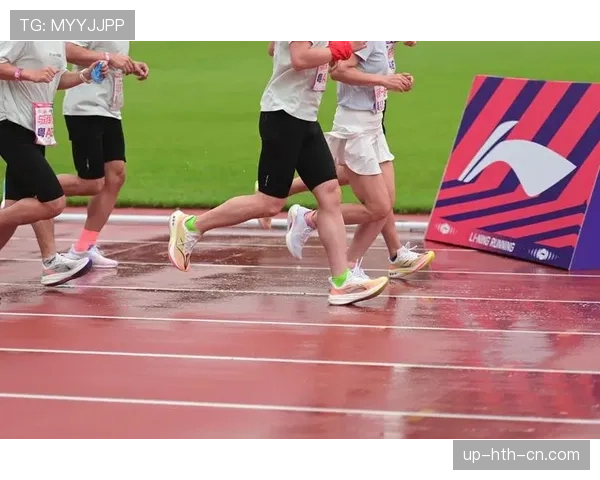 刷到傅海峰周末生活照，赛场上铁血硬汉和他家那张随意餐桌的反差，真有点看明星八卦的感觉